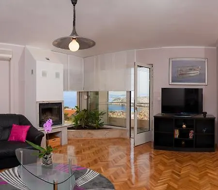 Apartment Jere דירה *